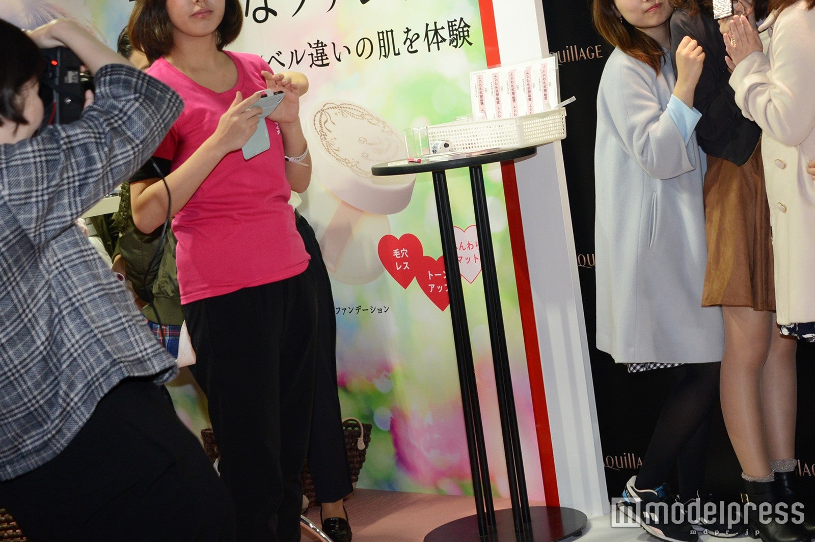 仲良く記念撮影（C）モデルプレス