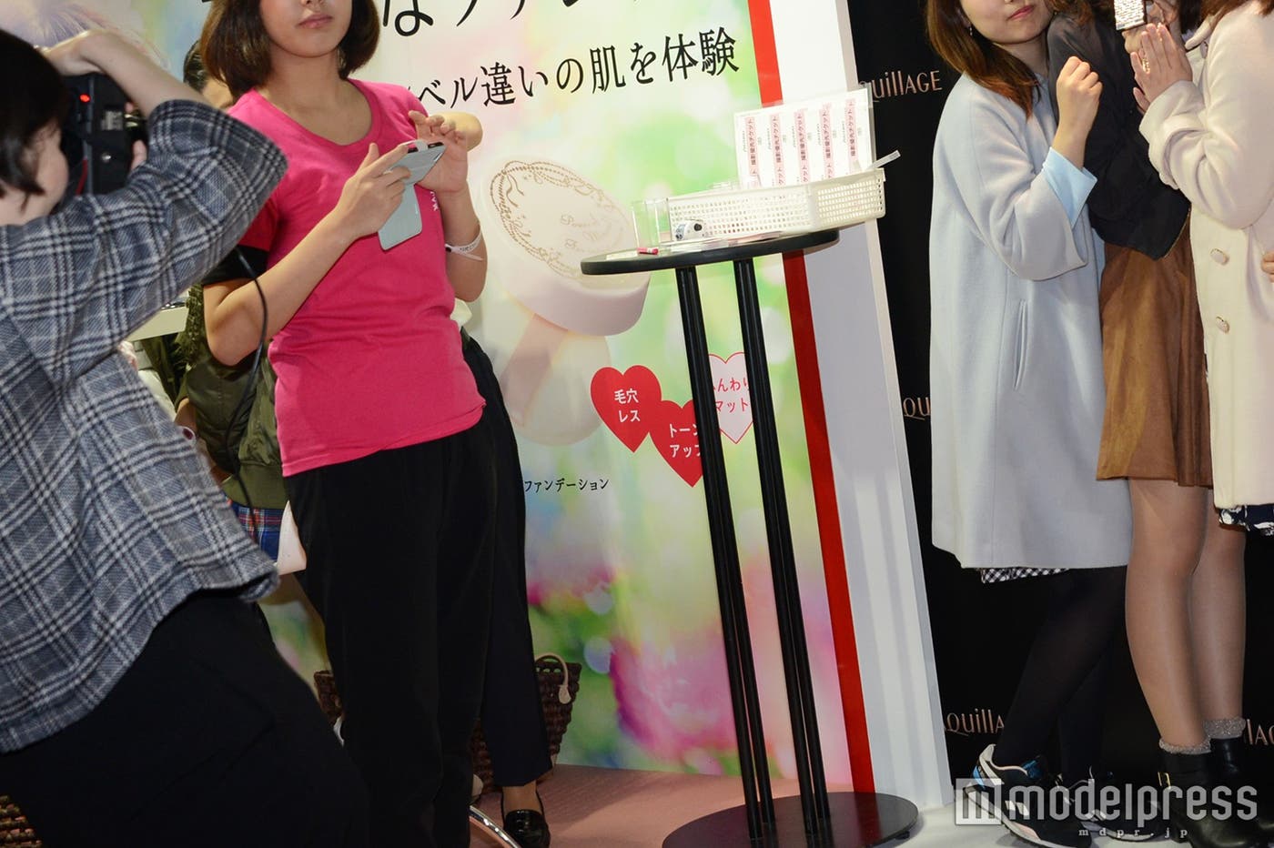 仲良く記念撮影(C)モデルプレス