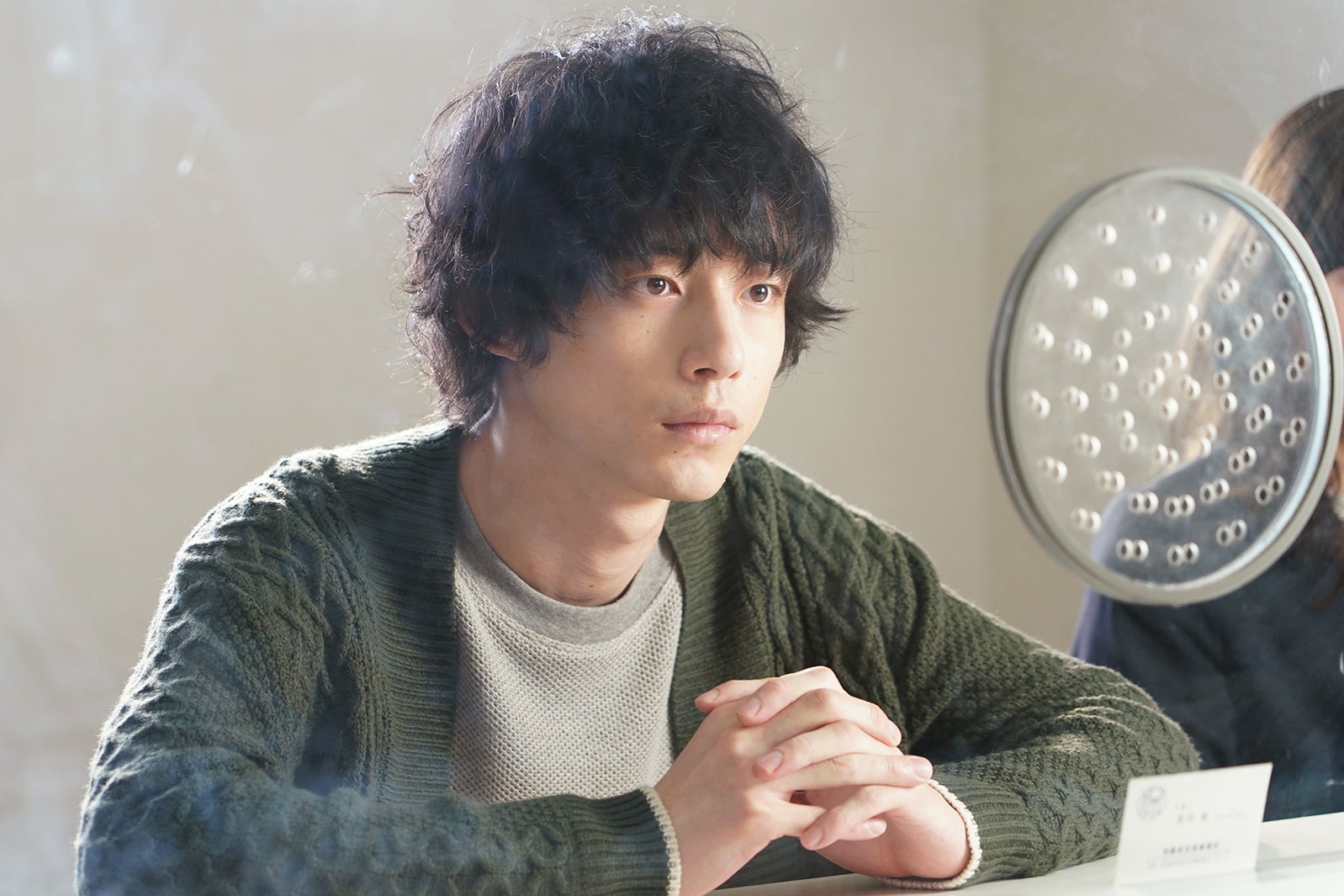 坂口健太郎／「イノセンス～冤罪弁護士～」第2話より（C）日本テレビ