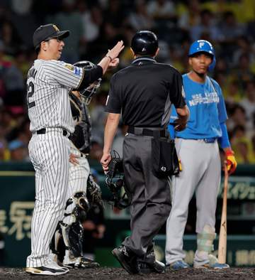 阪神・藤川監督「ルーキーだし故意的にするはずない。ただ、ルールの状況と照らし合わせて」五回の審判への確認について言及 坂本は「そういう判断になったらこっちの技術不足かなと」