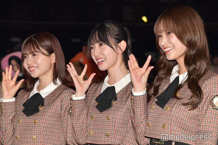 (左から)松田好花、金村美玖、佐々木久美/日向坂46(C)モデルプレス