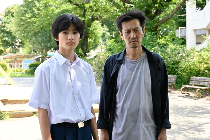 城桧吏、津田寛治(C)桃戸ハル・講談社/読売テレビ