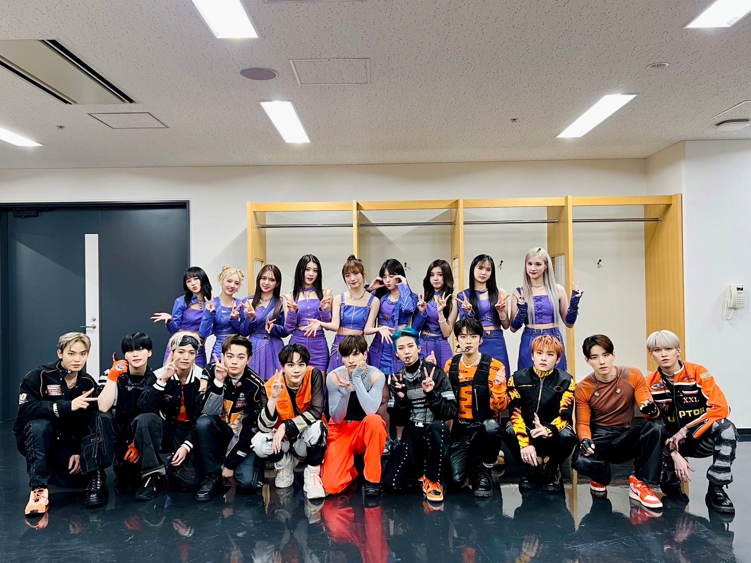 JO1、Kep1erとの集合ショット公開「破壊力ありすぎる」「激アツ」と反響 