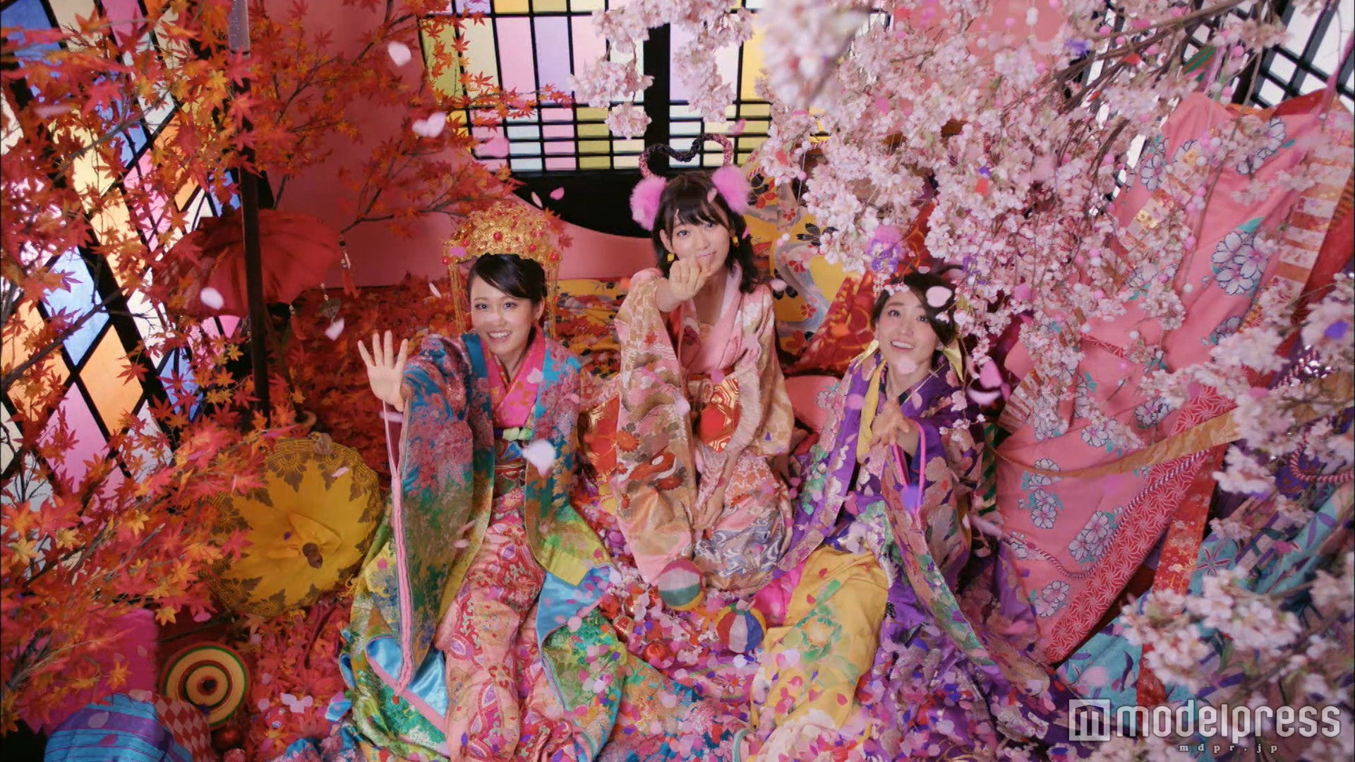 AKB48「君はメロディー」MVより（C）AKS／キングレコード