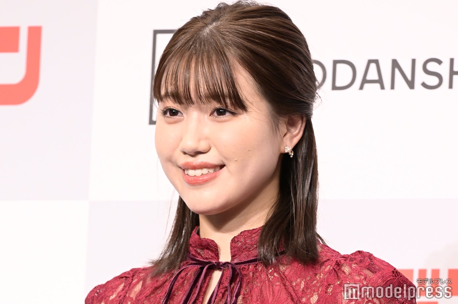 ファースト写真集「可憐な芳怜」発売記者会見に出席した和泉芳怜（C）モデルプレス