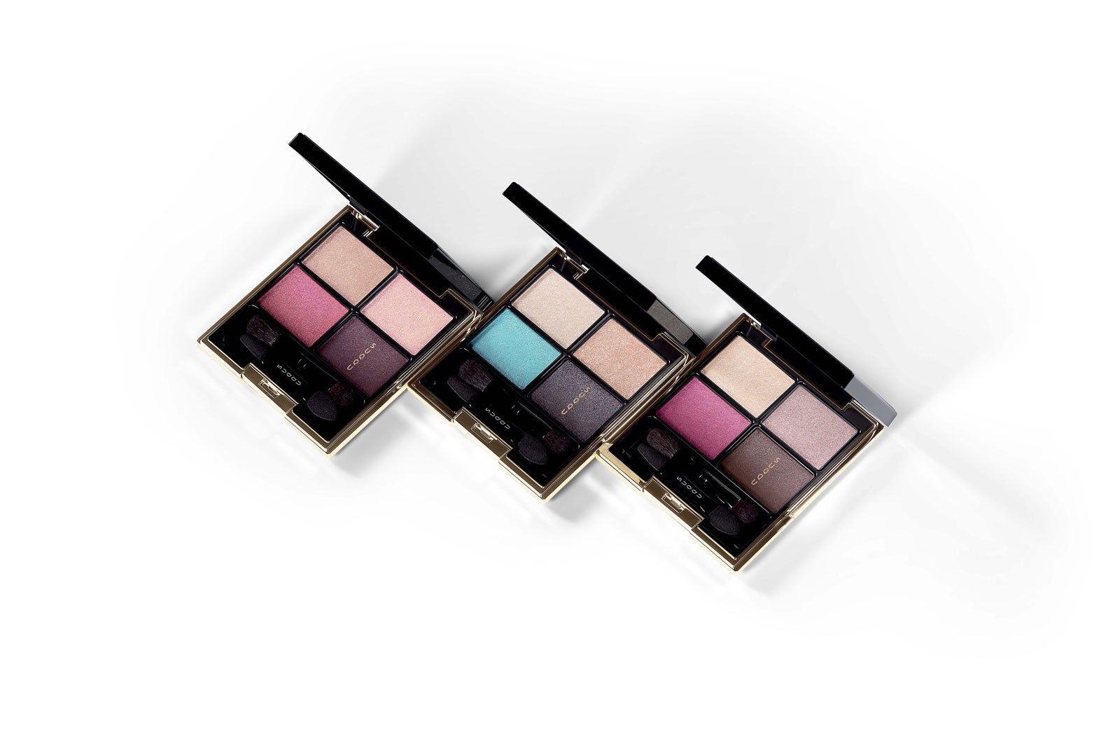 「SUQQU デザイニング カラー アイズ」（画面左から）“107 惚紅”、“07 翡翠光”、“06 宵紅”／画像提供：SUQQU