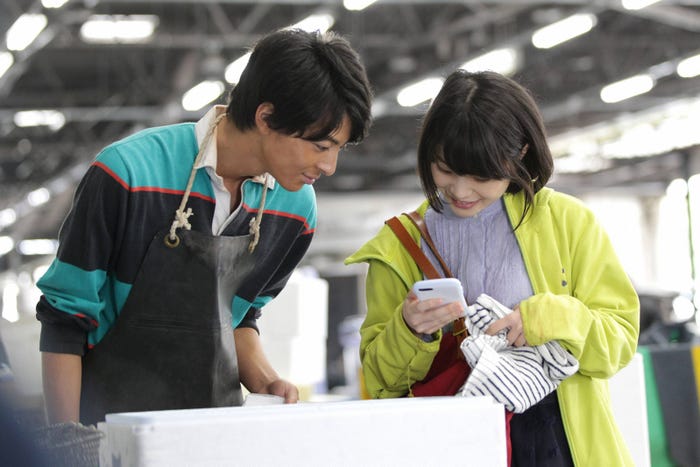 高杉真宙、岸井ゆきの/「モンテ・クリスト伯 ー華麗なる復讐ー」第4話より(C)フジテレビ