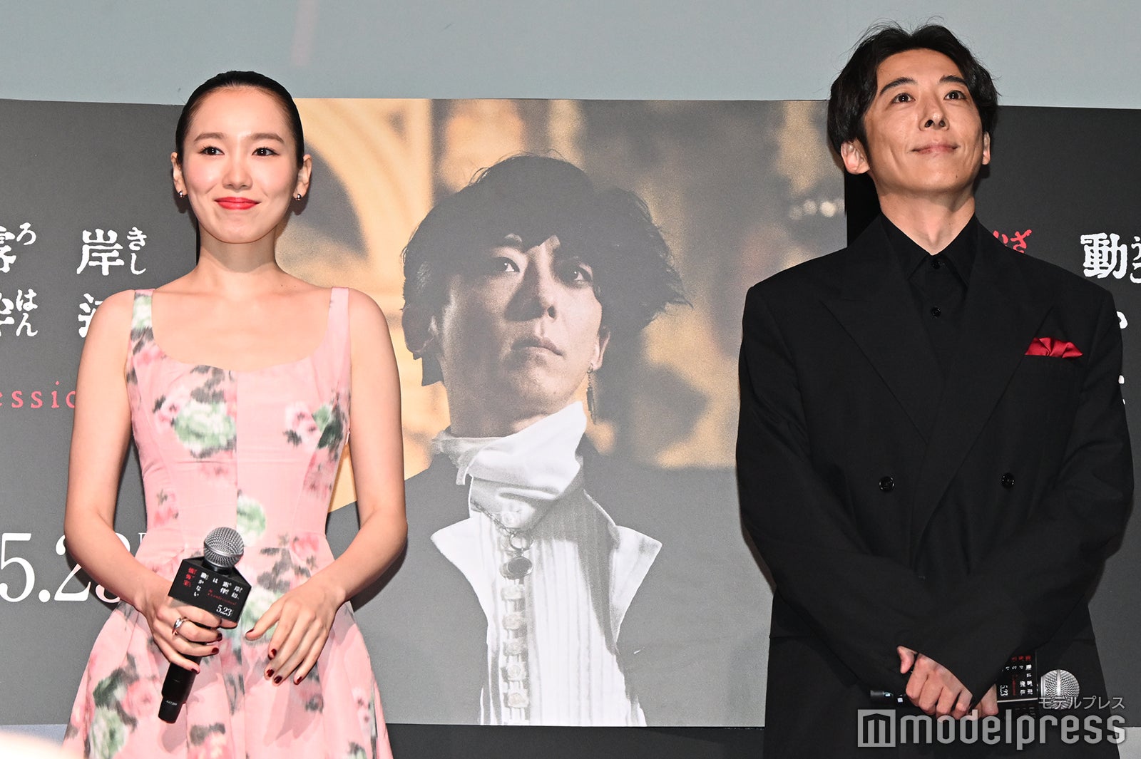 飯豊まりえ、高橋一生（C）モデルプレス