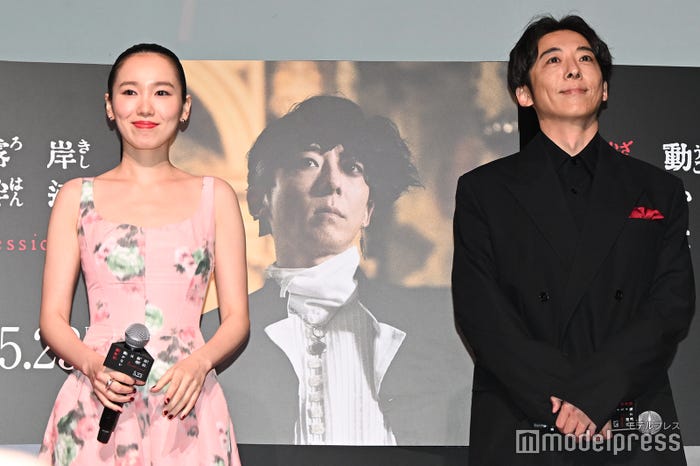 飯豊まりえ、高橋一生(C)モデルプレス