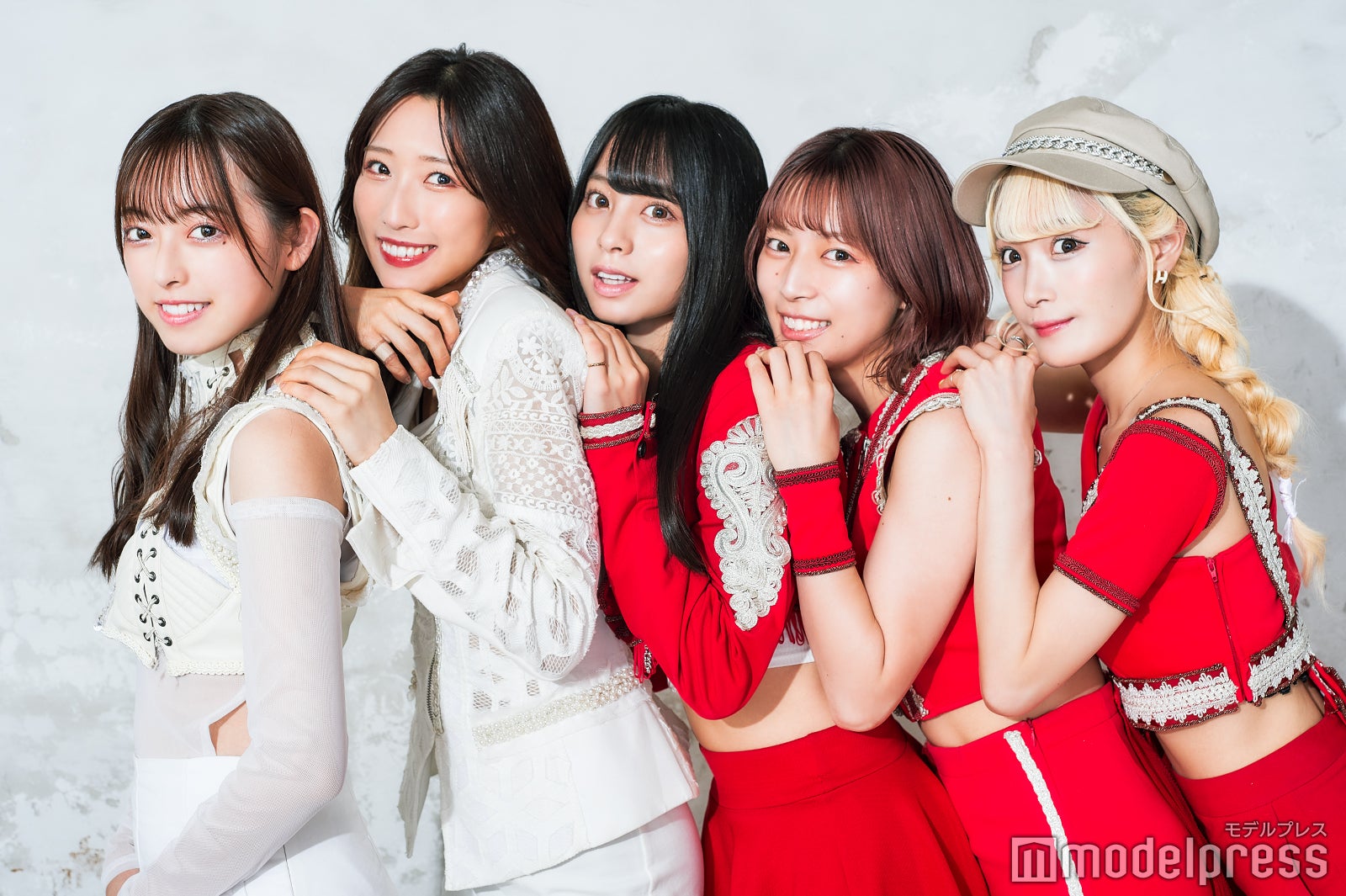 （左から）U-CHiM、REEi、Nattiy、PiTiiY、MiMA（C）モデルプレス