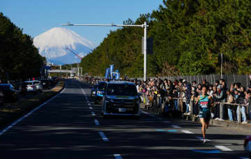 箱根駅伝8区にまさかトップ女優！神奈川難関校出身 ニット帽＆サングラスも「オーラ凄い」
