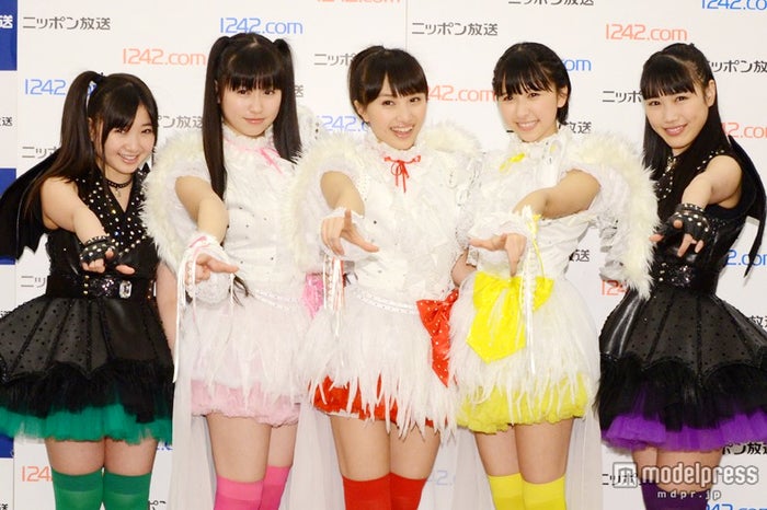 ももいろクローバーZ(左から)有安杏果、佐々木彩夏、百田夏菜子、玉井詩織、高城れに