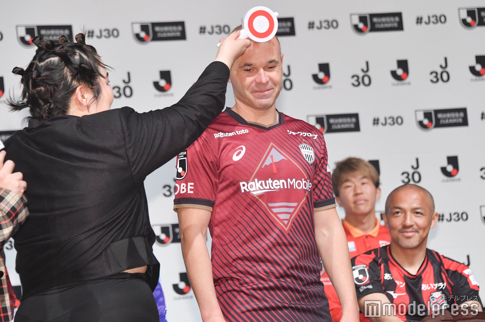 ゆりやんレトリィバァ、アンドレス・イニエスタ選手 （C）モデルプレス