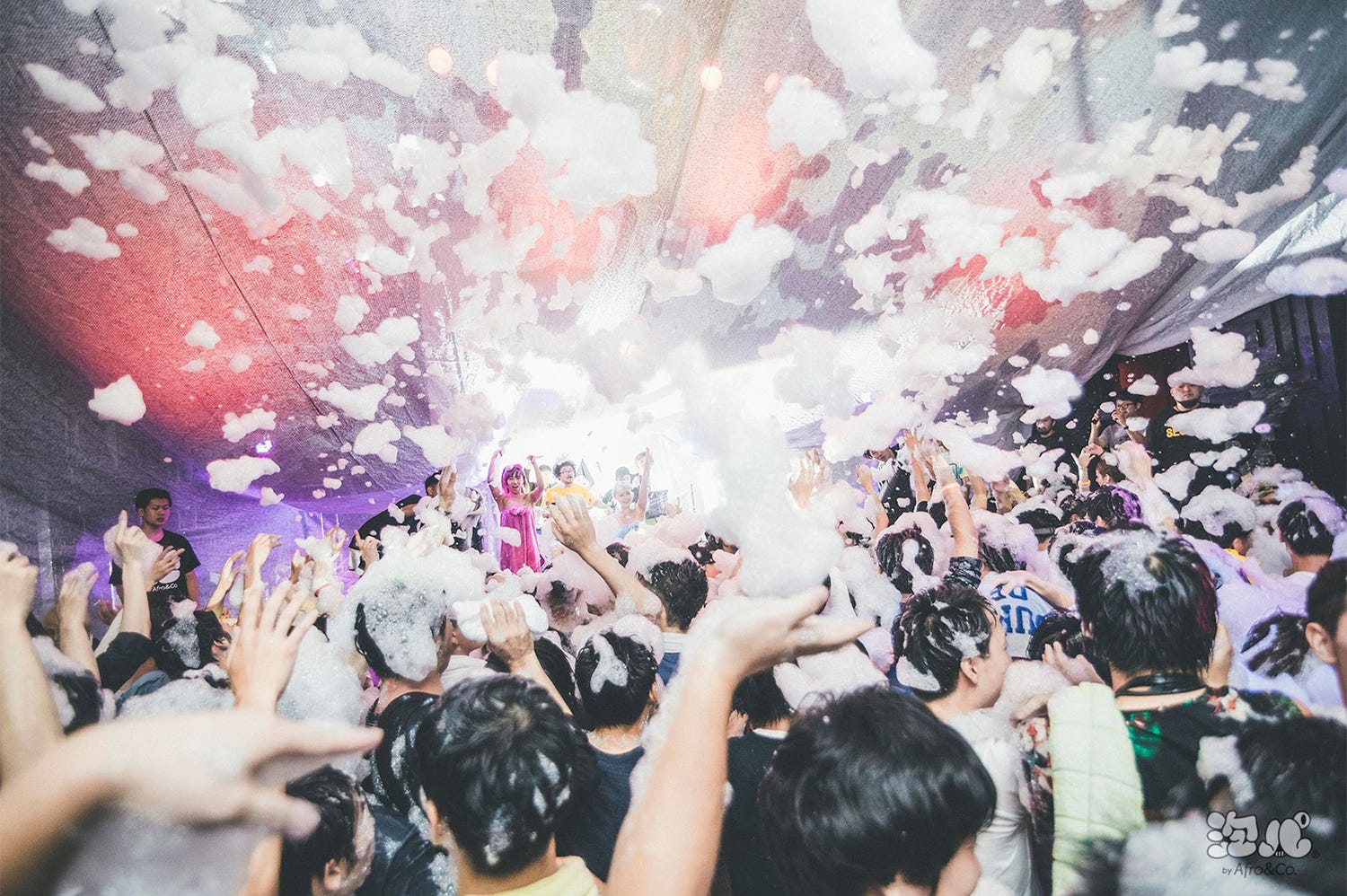 未成年&クラブ初心者でもOK!渋谷で「泡パLIVE」 夜は“HIPHOPナイト”の2本立て