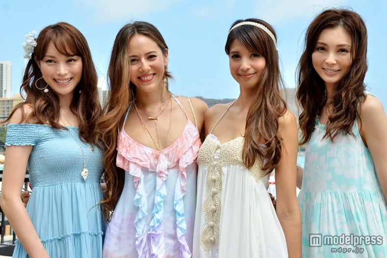 （左から）蛯原友里、道端ジェシカ、吉川ひなの、押切もえ