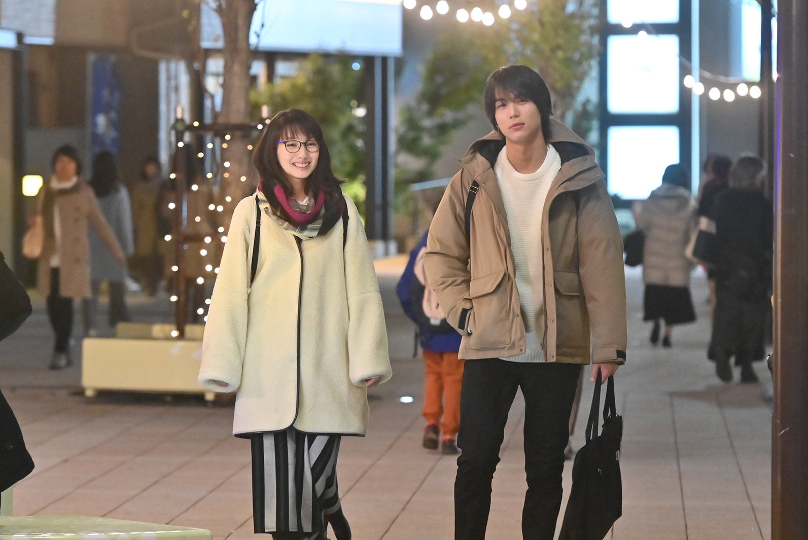 このあと2人は手をつなぎ…／「G線上のあなたと私」より（C）TBS