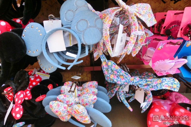 春らしいアイテムが並ぶ