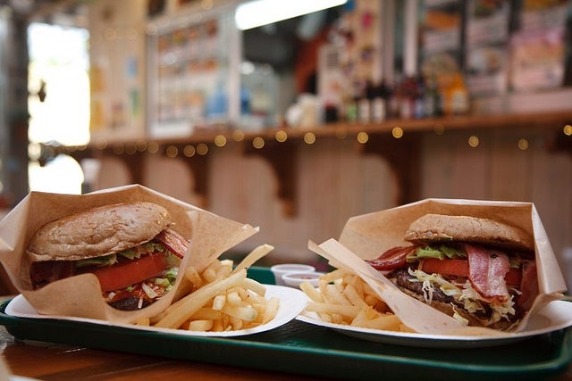 ガッツリ食べたいアメリカングルメも／photo by Kobetsai