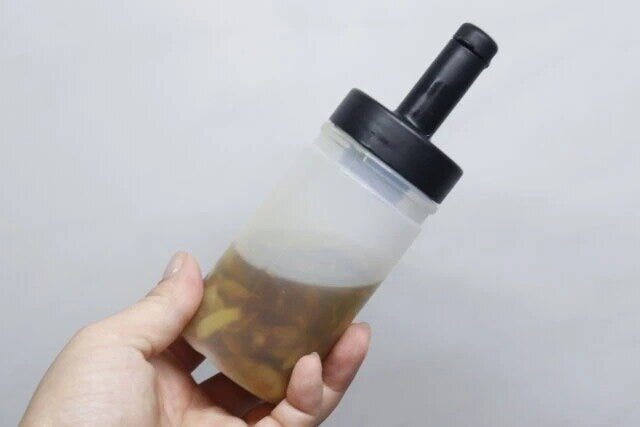 ダイソー　丸型フィルター付オイルボトル（250mL、細口）　使用例