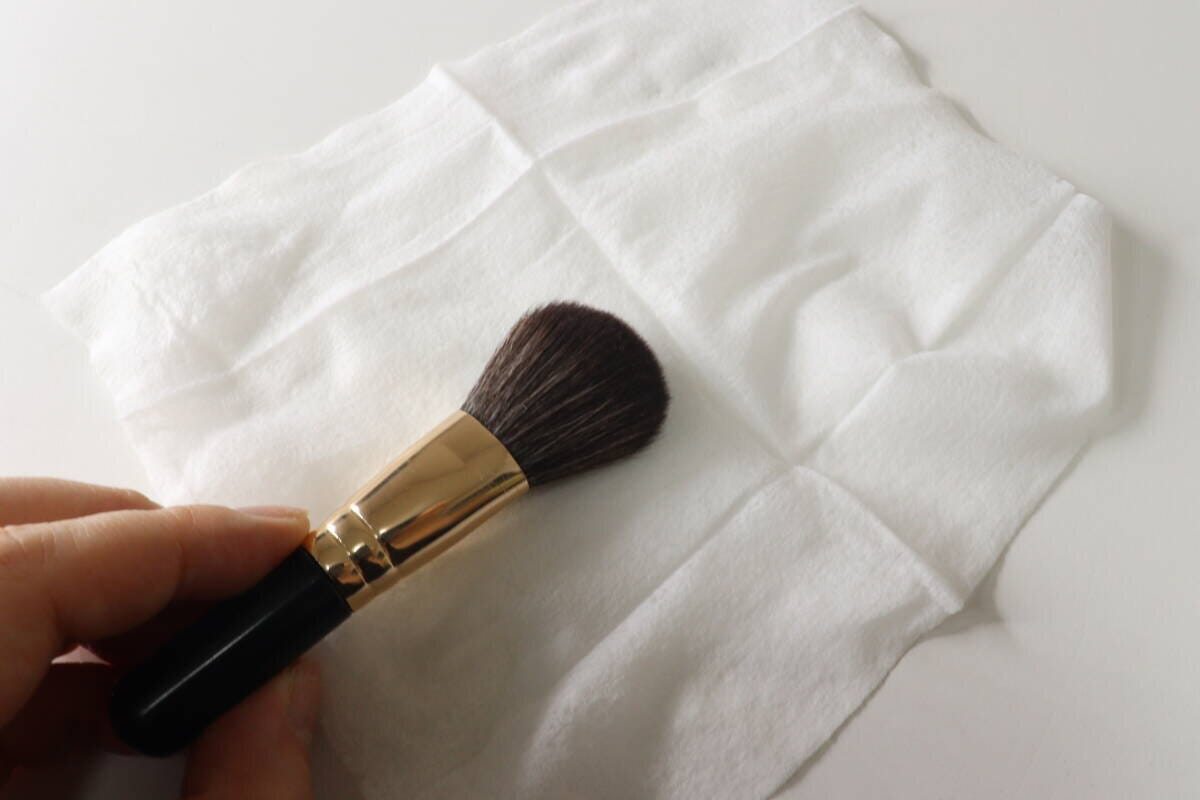 ダイソー　＆．メイクブラシクリーナーシート（30枚）　使用例