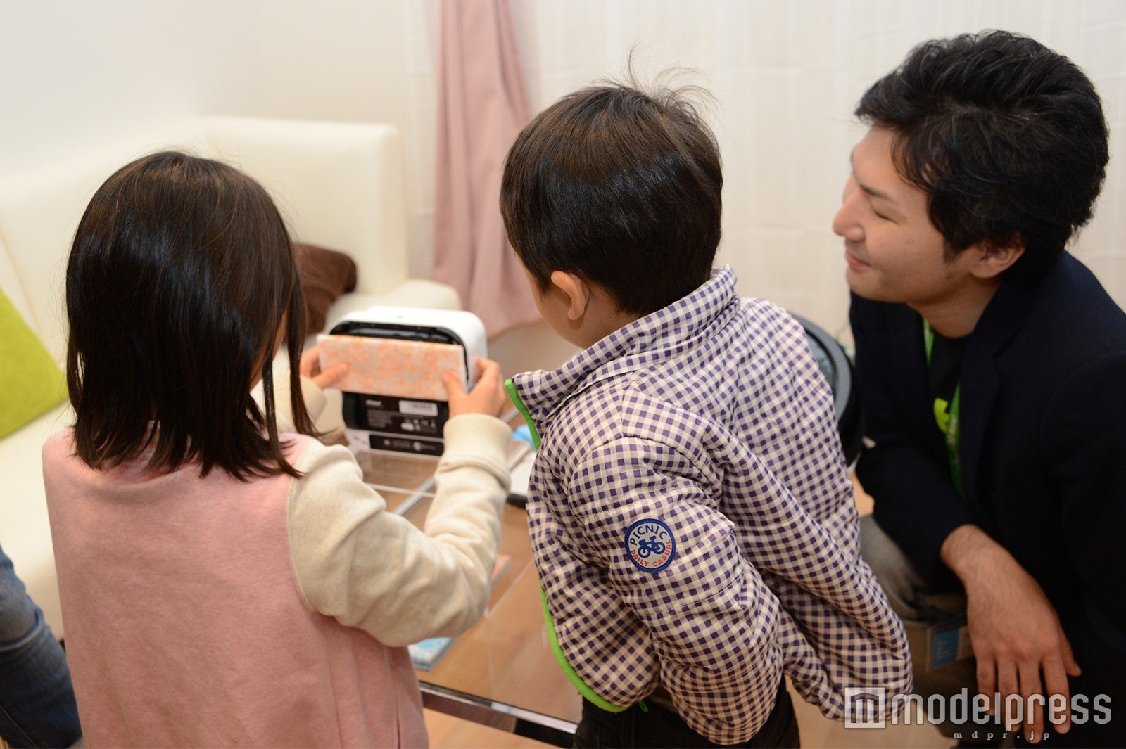 子どもも持てるくらいの軽さ（C）モデルプレス