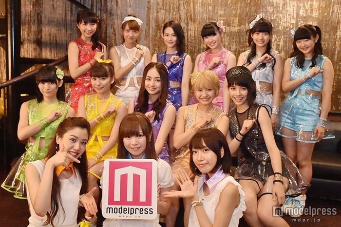 Re:ガールズ(前列)とSUPER☆GiRLS