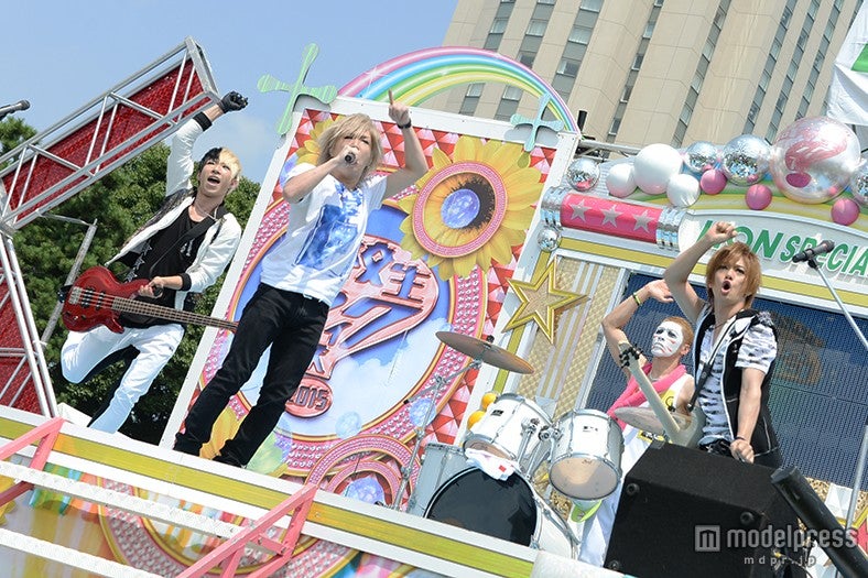 ゴールデンボンバー