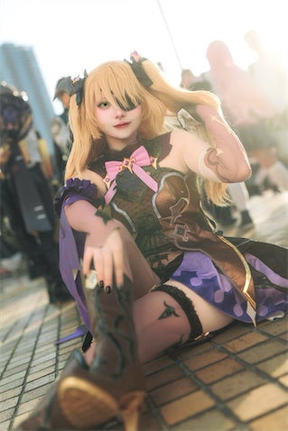 21歳・会社員「自分が“推し”になりたい」厚底でコンプレックスを乗り越えたコスプレ道