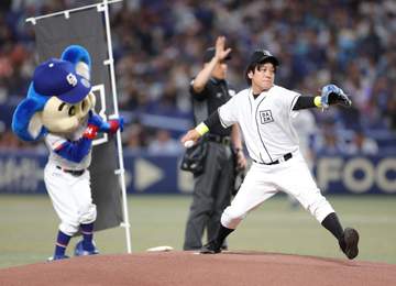 「ガチロッテファンの松蔭寺さんがw」中日－巨人の始球式に登場 ノーバン投球にSNS沸く