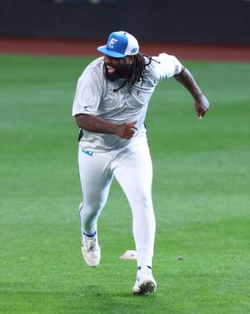 日本ハムに激痛 レイエスが右ハムストリング肉離れ 試合復帰まで2週間の見通し エスコンで練習前ダッシュする姿も