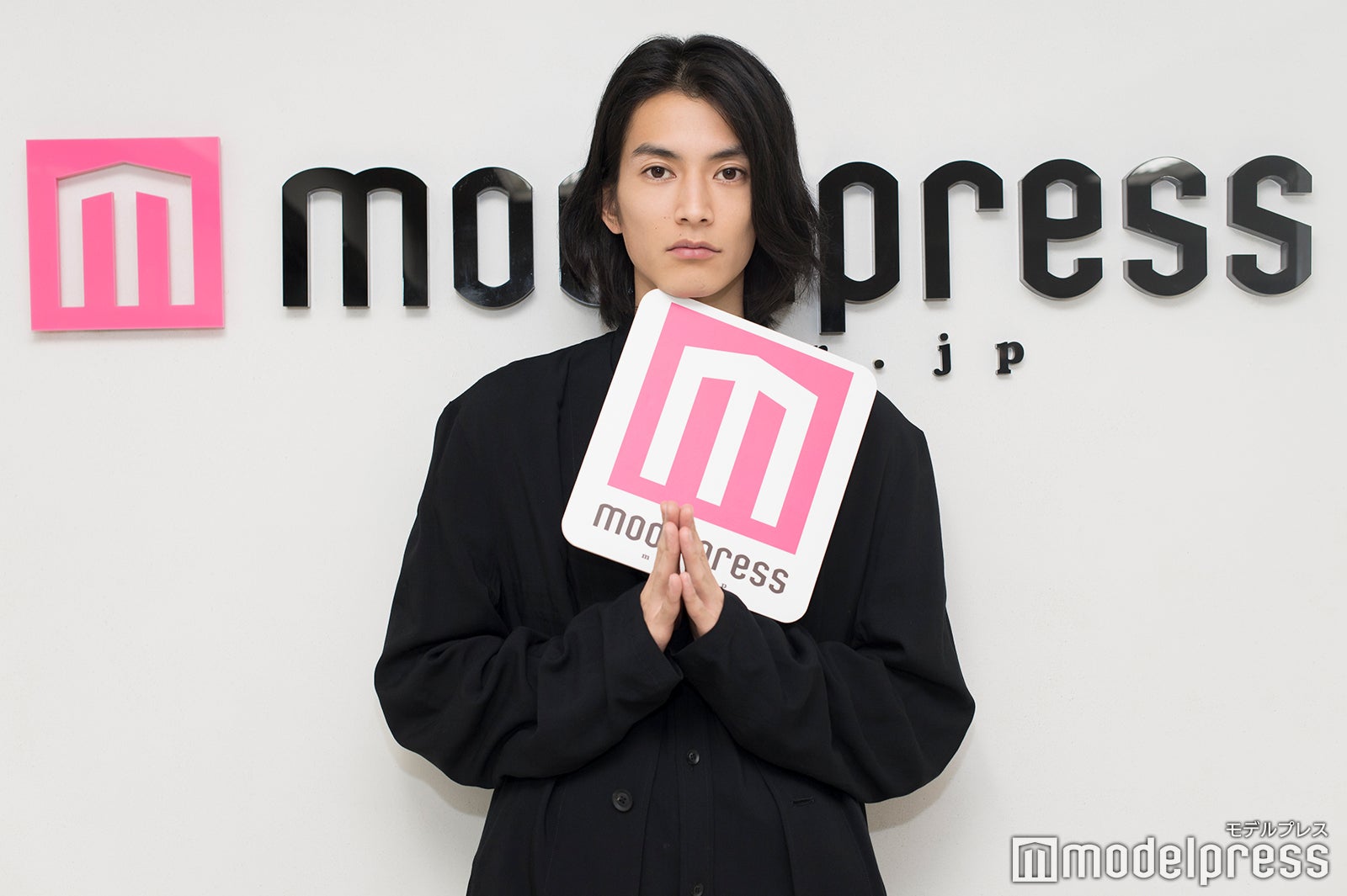 モデルプレスのインタビューに応じた渡邊圭祐（C）モデルプレス