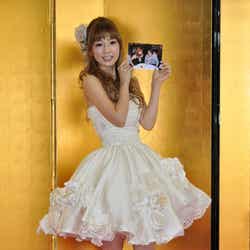 結婚会見に登場した小倉優子