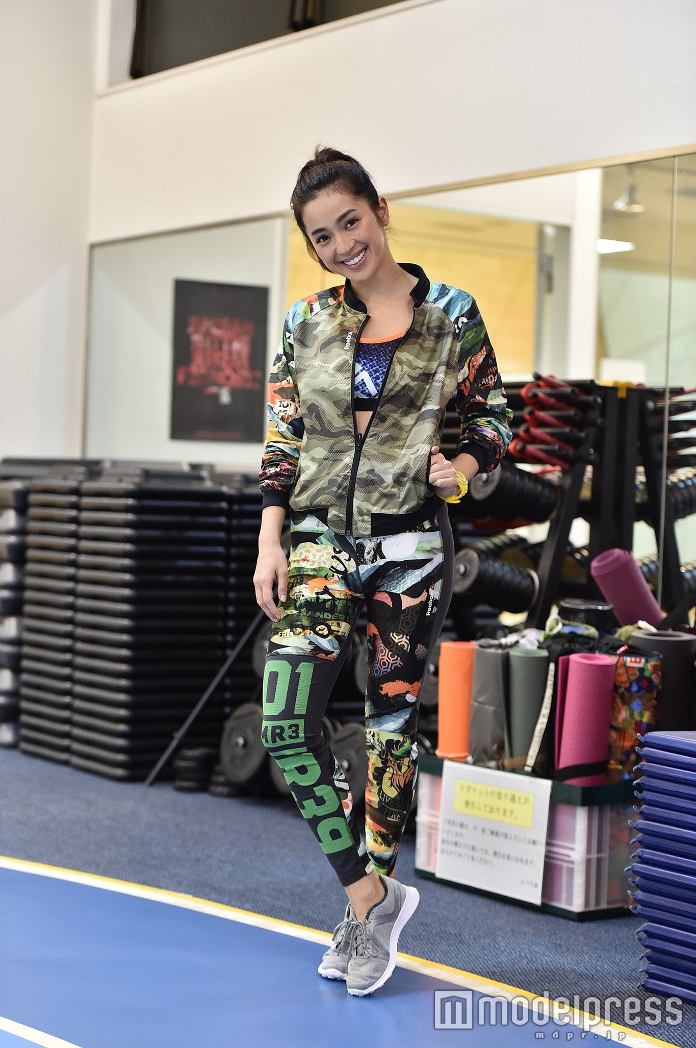 柄×柄は色味を統一して／中村アン「家族ノカタチ」第3話着用ウェア／画像提供：TBS