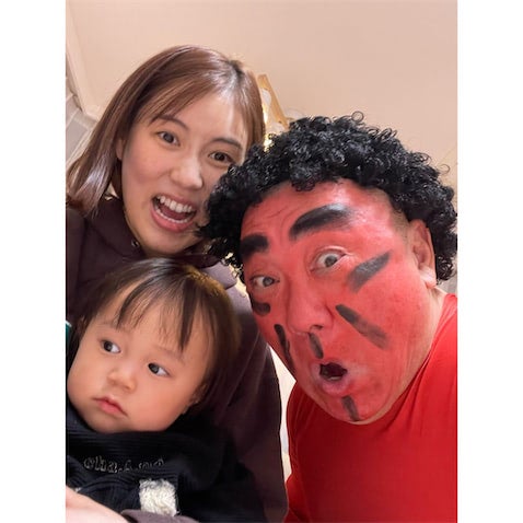 山本圭壱、鬼に扮するも「微妙な感じに」…1歳にこりちゃんの“無表情”ショット公開