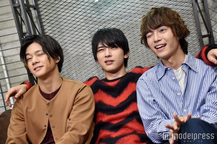 (左から)石原壮馬、吉沢亮、溝口琢矢 (C)モデルプレス