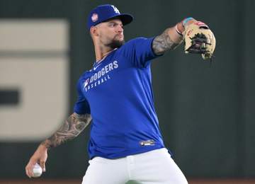 ドジャース パヘズがまさか・・・スワンソンの打球に追いつくも捕球できず→2点三塁打に 1点差に迫られ本拠地騒然