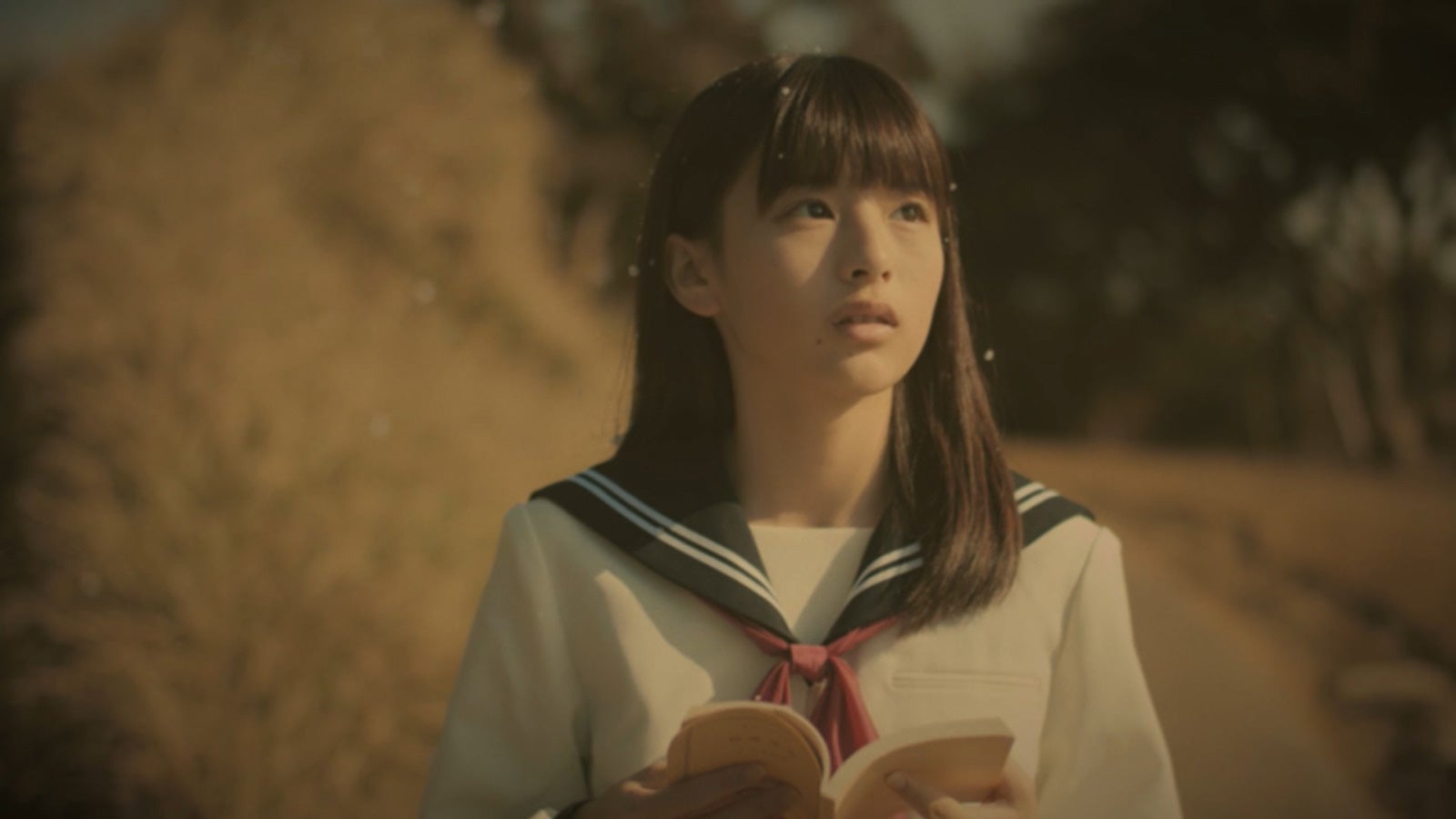 出口夏希／「遠い春」ミュージックビデオより（提供写真）