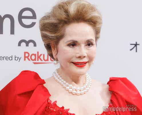 デヴィ夫人、イケメン孫の高校卒業を報告 ハグショットに「似てる」「かっこよくて頭も良いなんて」の声