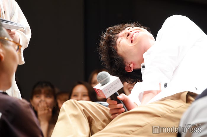 激痛マッサージを受ける玉森裕太(C)モデルプレス