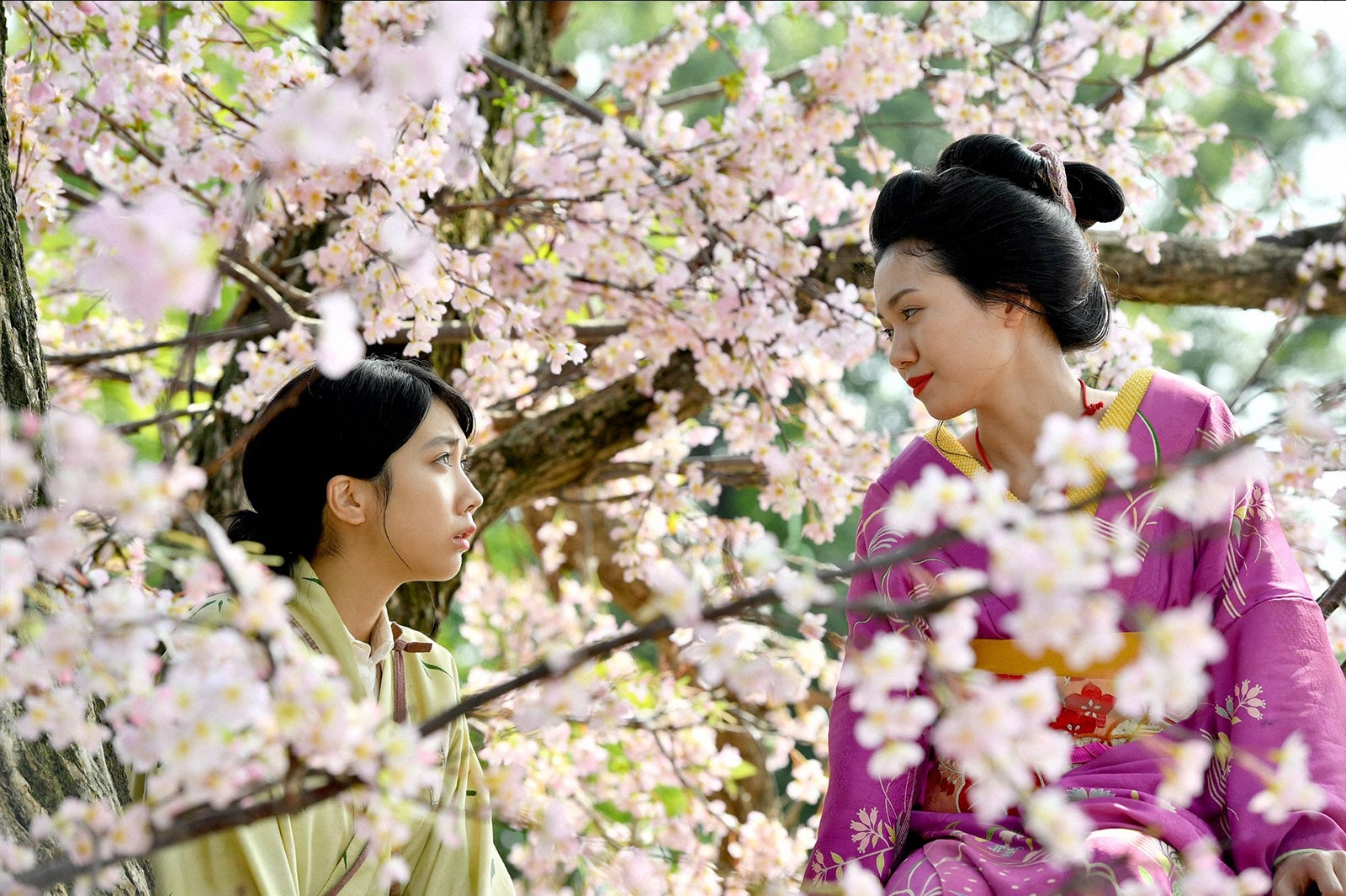 松本穂香、二階堂ふみ／「この世界の片隅に」第6話より（C）TBS