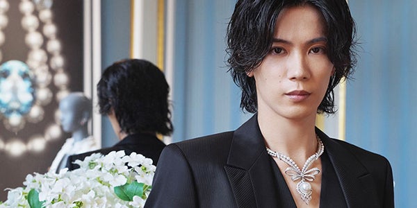 Number_i神宮寺勇太、海外イベント初参加 胸元にミキモト新作 Number_i神宮寺勇太、海外イベント初参加 胸元にミキモト新作