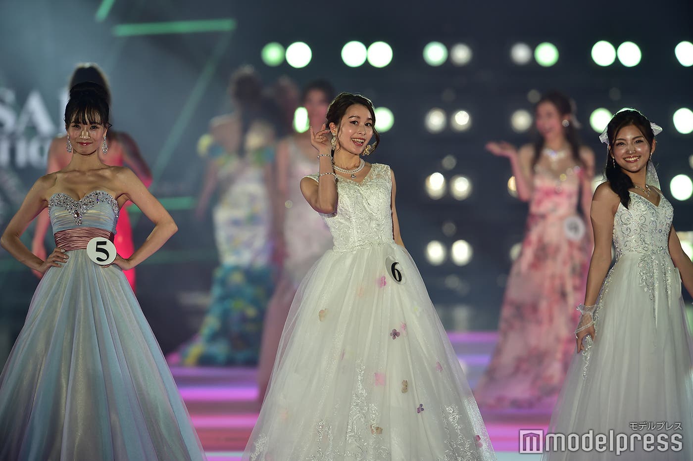 咸智恵さん、岩川愛さん、sayaさん(C)モデルプレス