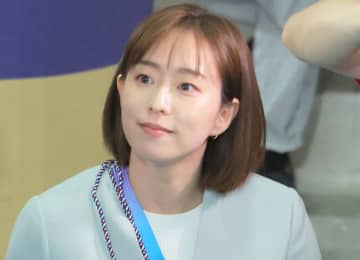 石川佳純さん ミラノ現地ショットが「寒さを溶かす美しさやなあ」「お人形さん」激レア冬コーデ 緑のコートが「似合いすぎ」パリ五輪では視聴者好評