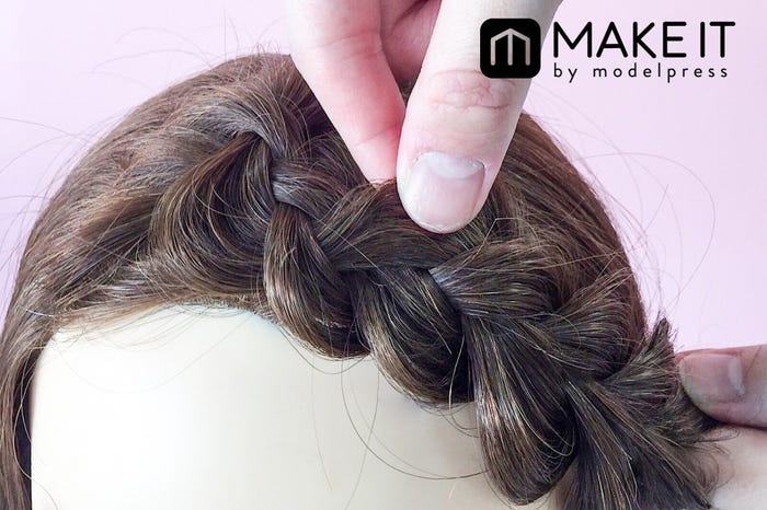 伸ばしかけ前髪アレンジ〈編み込み〉 (C)メイクイット
