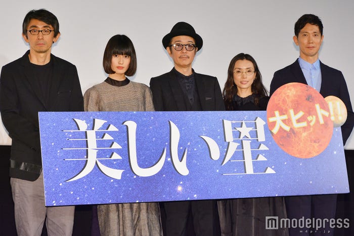 左から:吉田大八監督、橋本愛、リリー・フランキー、中嶋朋子、佐々木蔵之介 (C)モデルプレス