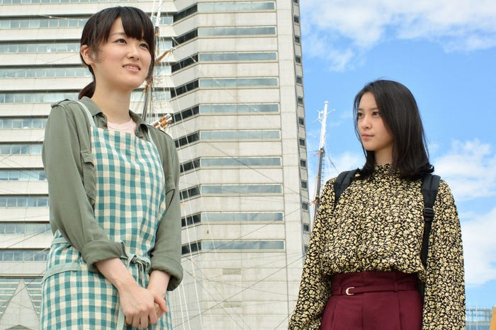 大後寿々花、武井咲/「今からあなたを脅迫します」第2話より(画像提供:日本テレビ)