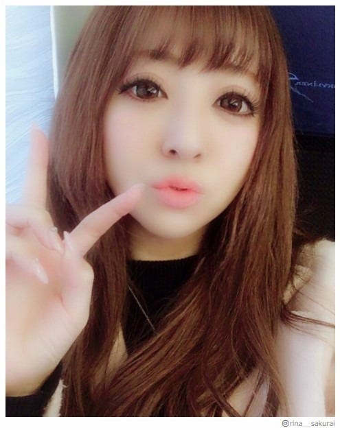桜井莉菜 暗髪 シンプルネイルにイメチェンで 彼のご両親にご挨拶 モデルプレス 桜井莉菜 暗髪 シンプルネイルにイメチェンで 彼のご両親にご挨拶 モデルプレス