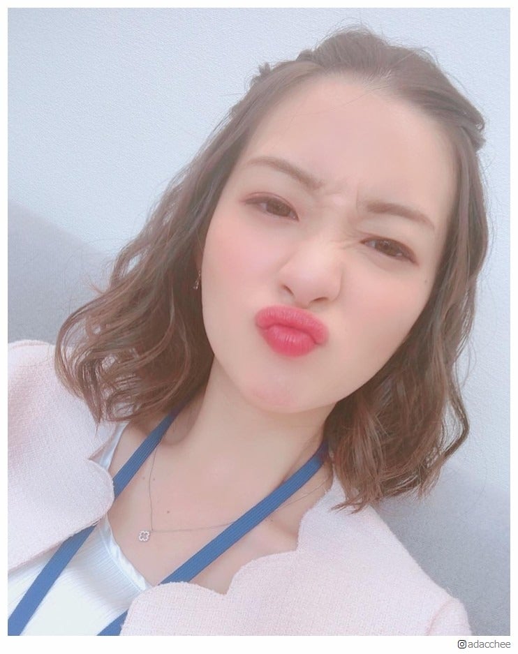 足立梨花、“久々のデコ出しヘア”で自撮り「可愛すぎる」と反響