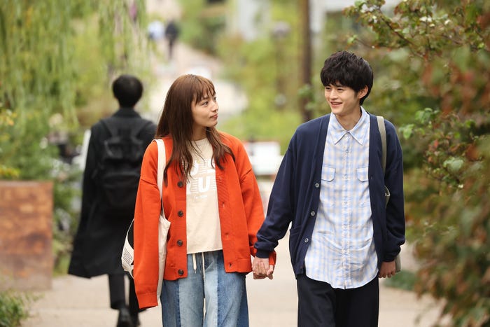 川口春奈、鈴鹿央士/「silent」第4話より(C)フジテレビ