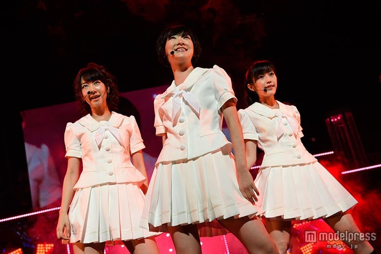 画像2 17 乃木坂46生駒里奈 柏木 まゆゆ従えセンターで熱唱 柏木セクシーキャットも登場 モデルプレス